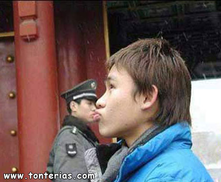 Beso sin tacto