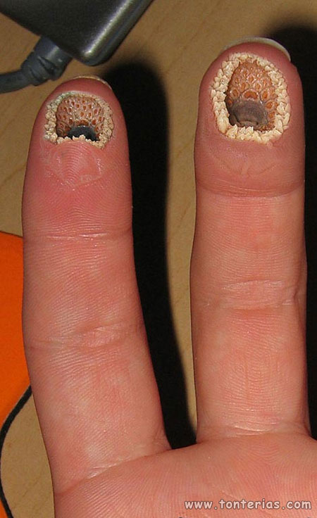 Dedos tatuados