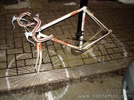 Bicicleta robada y pintada