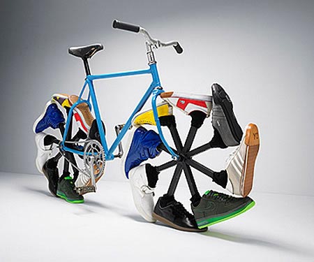 Bicicleta con zapatos