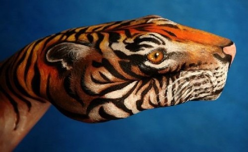 tigre-manos-pinadas-arte-con-los-dedos-body-painting