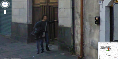 google-street-view-hombre-tres-piernas-sicilia-italia