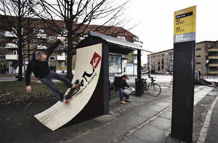 publicidad-skateboard-monopatin-rampa-creativa-paradas-bus-autobus