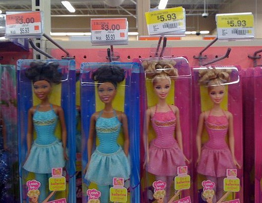 juguetes-racistas-negra-oferta-blanca