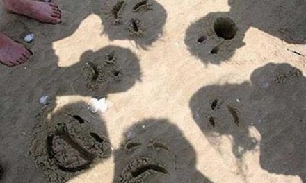 Caras en la playa