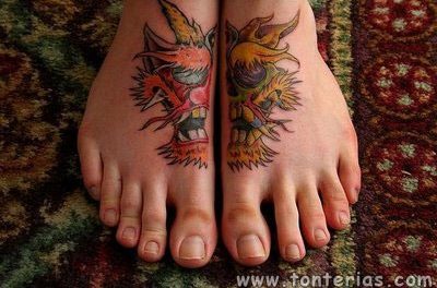 Curioso tatuaje en los pies
