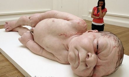 Escultura de bebe