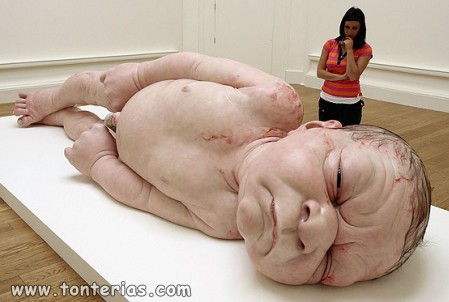 Escultura de bebe