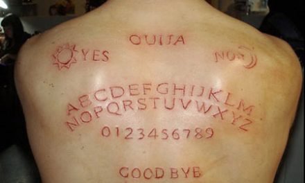 Ouija tatuada