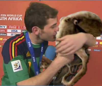 Casillas besa… al pulpo