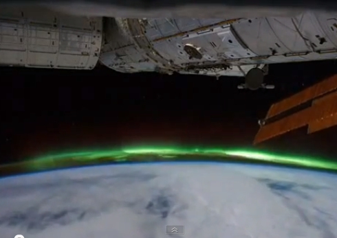 Asombrosa aurora boreal vista desde el espacio