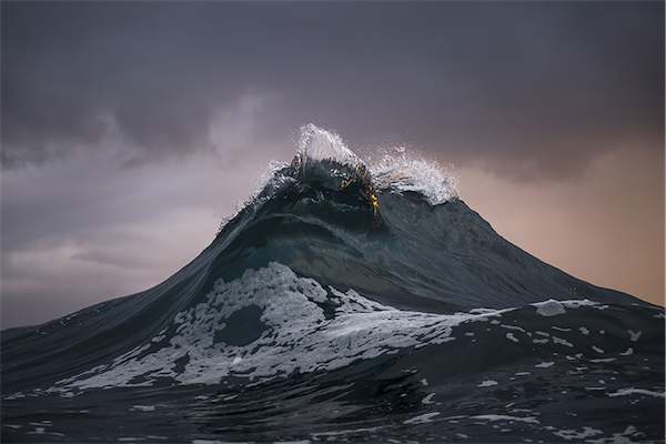 Este fotógrafo consiguió fotografías de olas de mar que parecen montañas