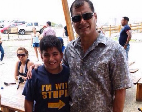 El presidente de Ecuador, Rafael Correa, se tomó una foto que termino mal.