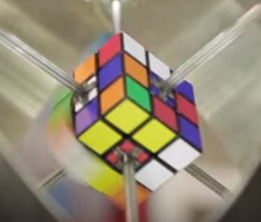 Maquina hace el Cubo de Rubik en menos de 1 segundo